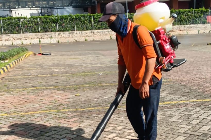 perawatan paving blok di parkiran