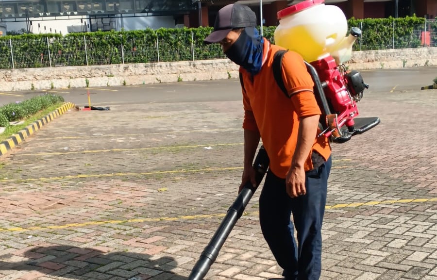 perawatan paving blok di parkiran