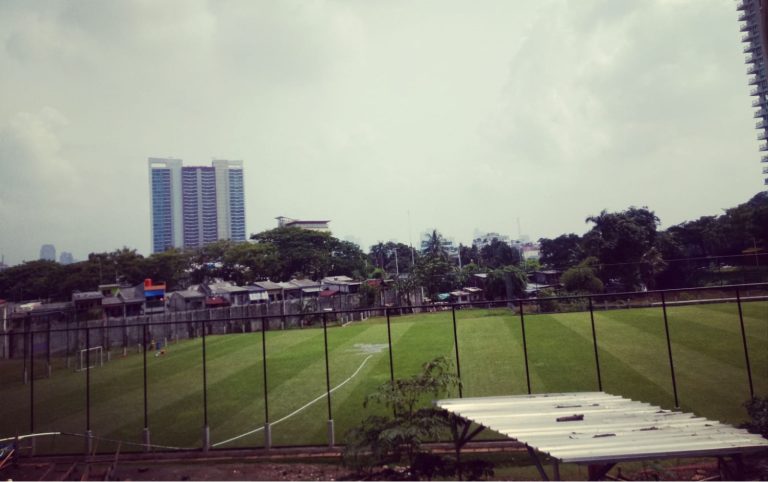 RUMPUT LAPANGAN BOLA KAMPUNG